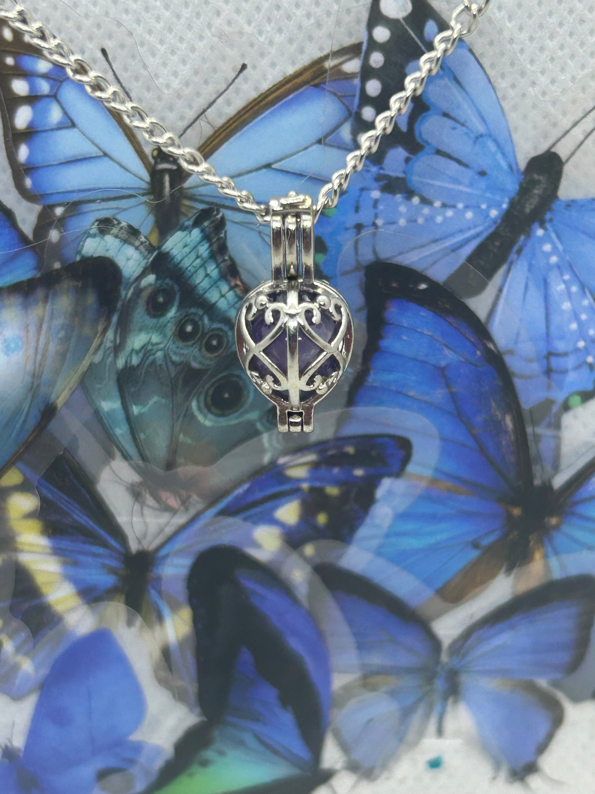 Fabri jay Egg necklace with an Incased Bead
