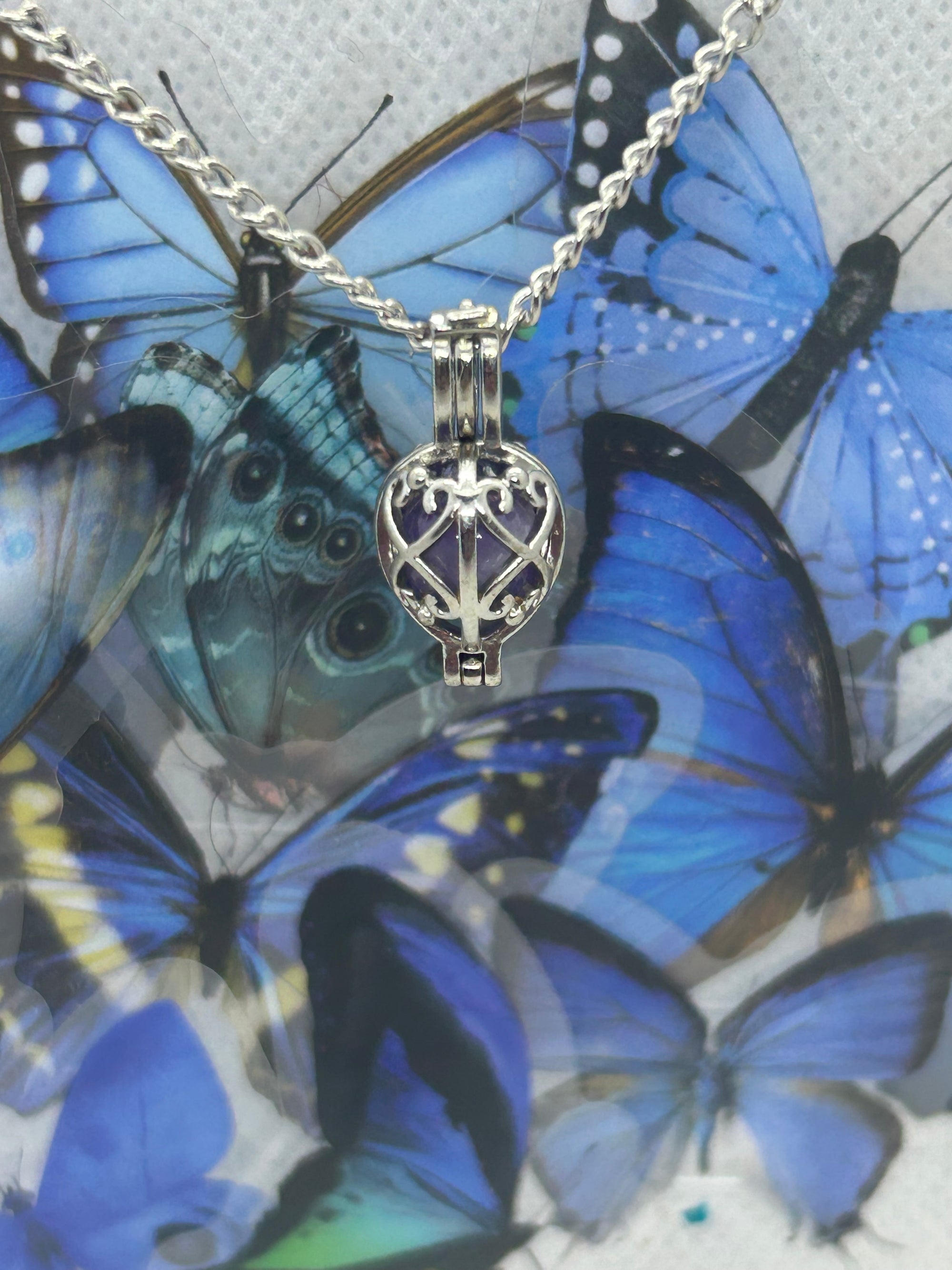 Fabri jay Egg necklace with an Incased Bead