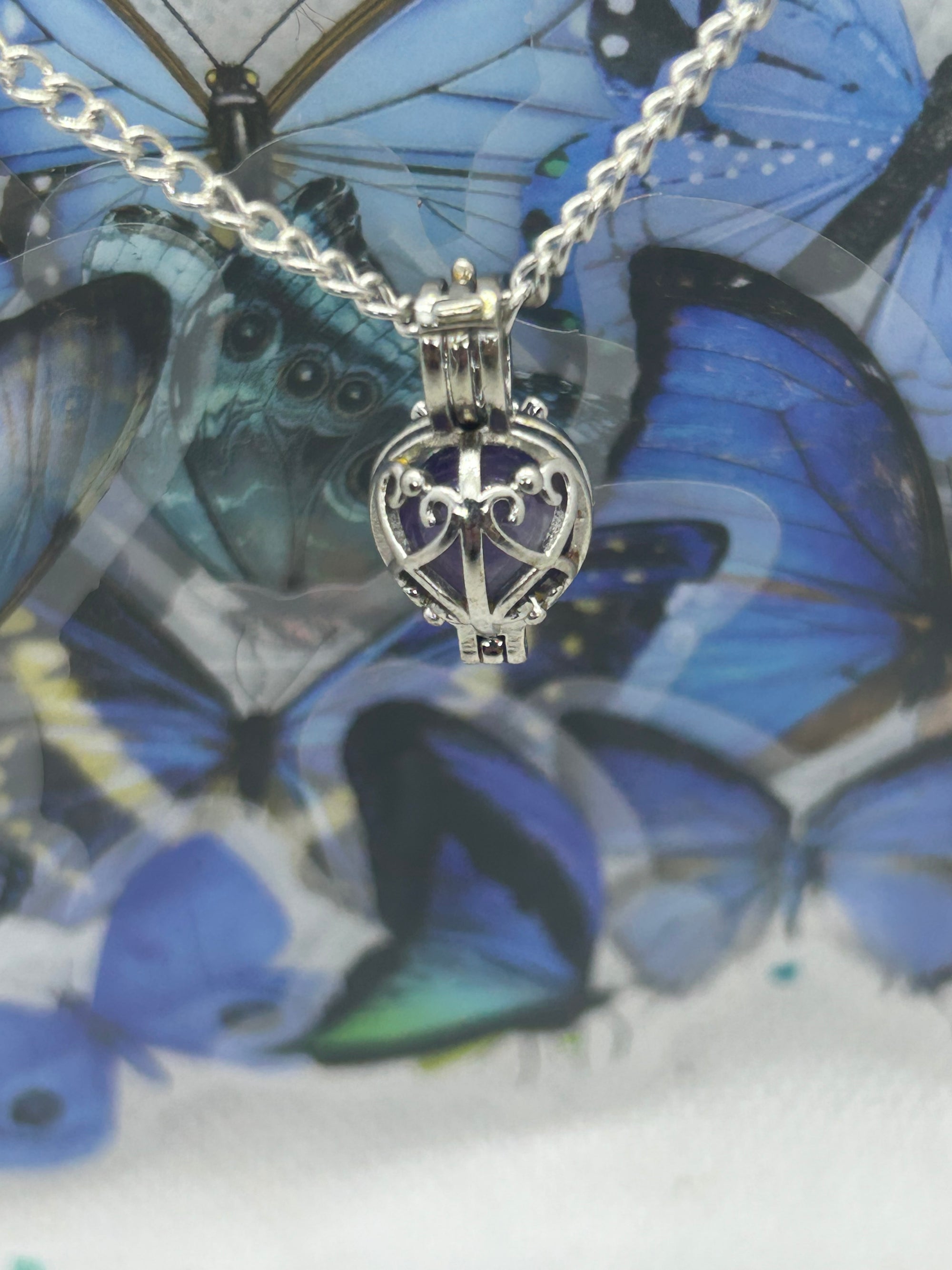 Fabri jay Egg necklace with an Incased Bead