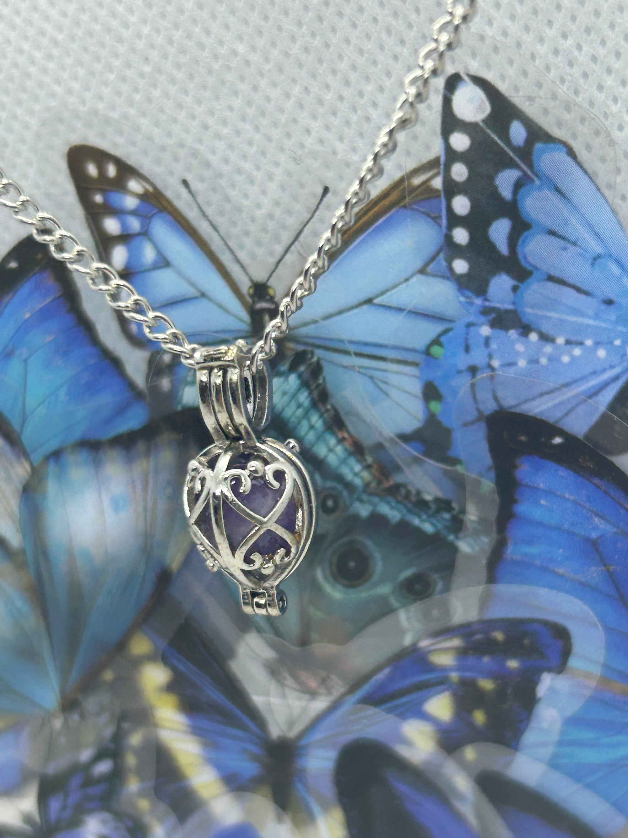 Fabri jay Egg necklace with an Incased Bead