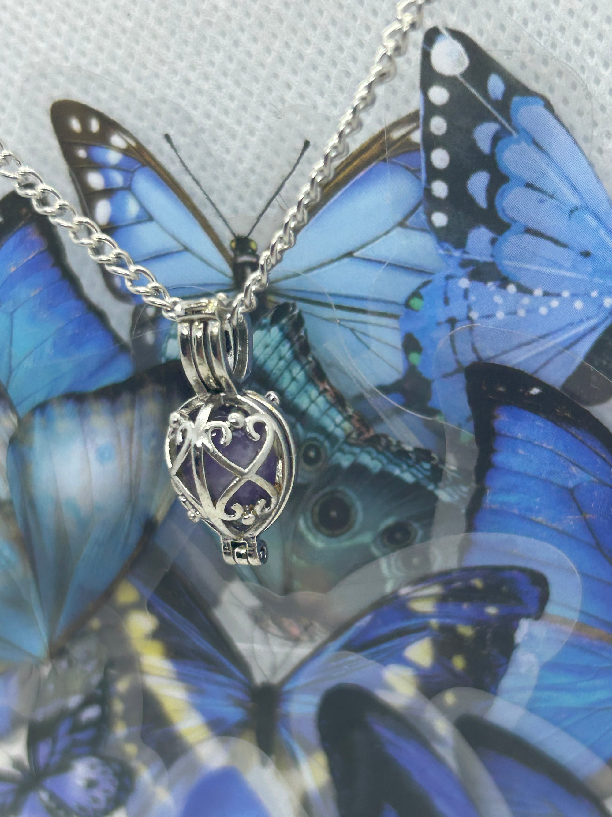 Fabri jay Egg necklace with an Incased Bead