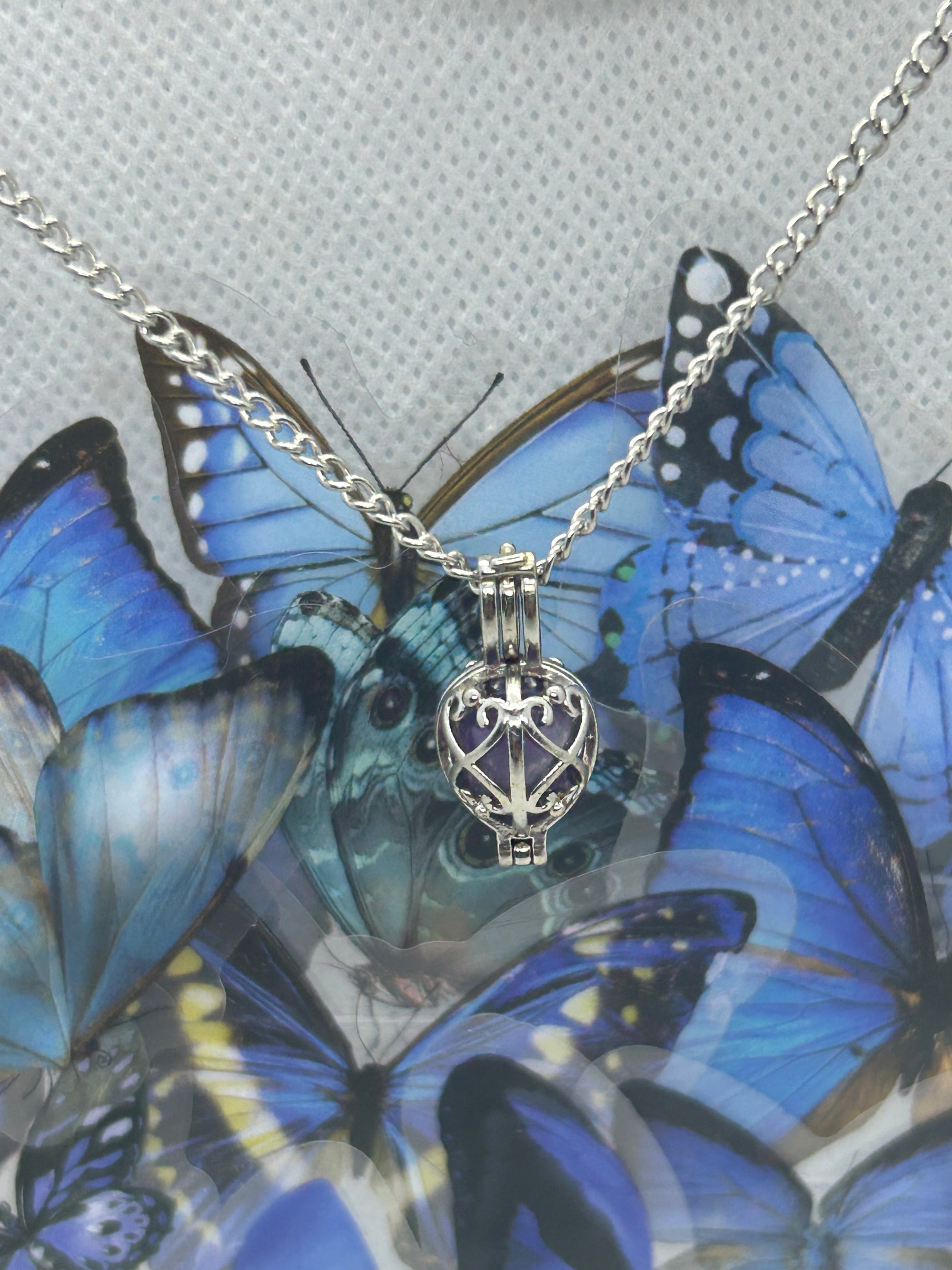 Fabri jay Egg necklace with an Incased Bead