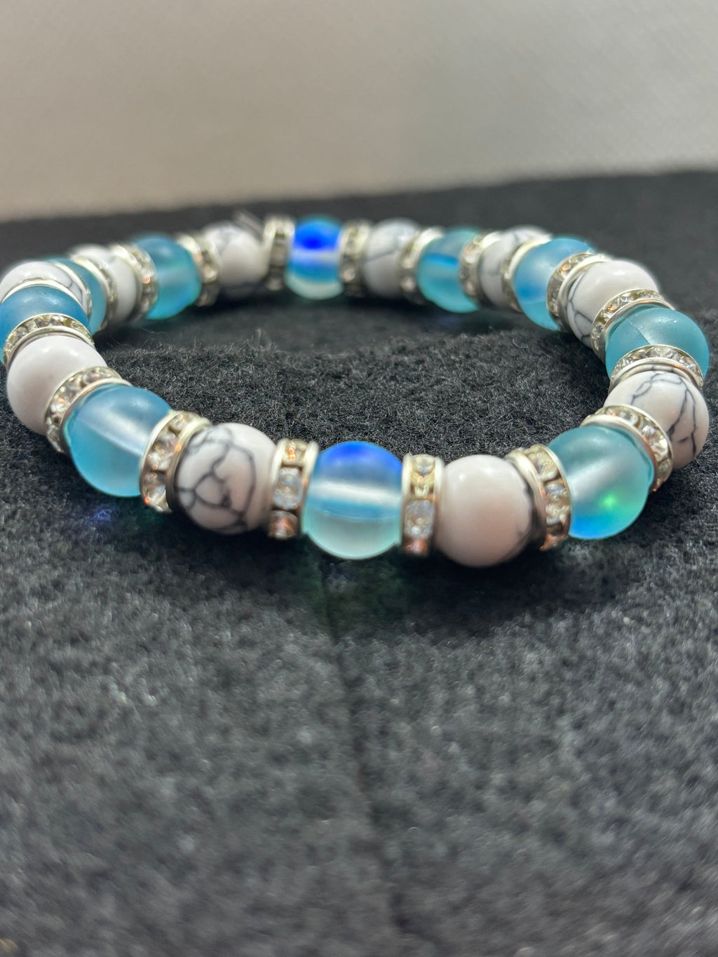 How Lite and Teal Glowing Mermaid beaded Bracelet