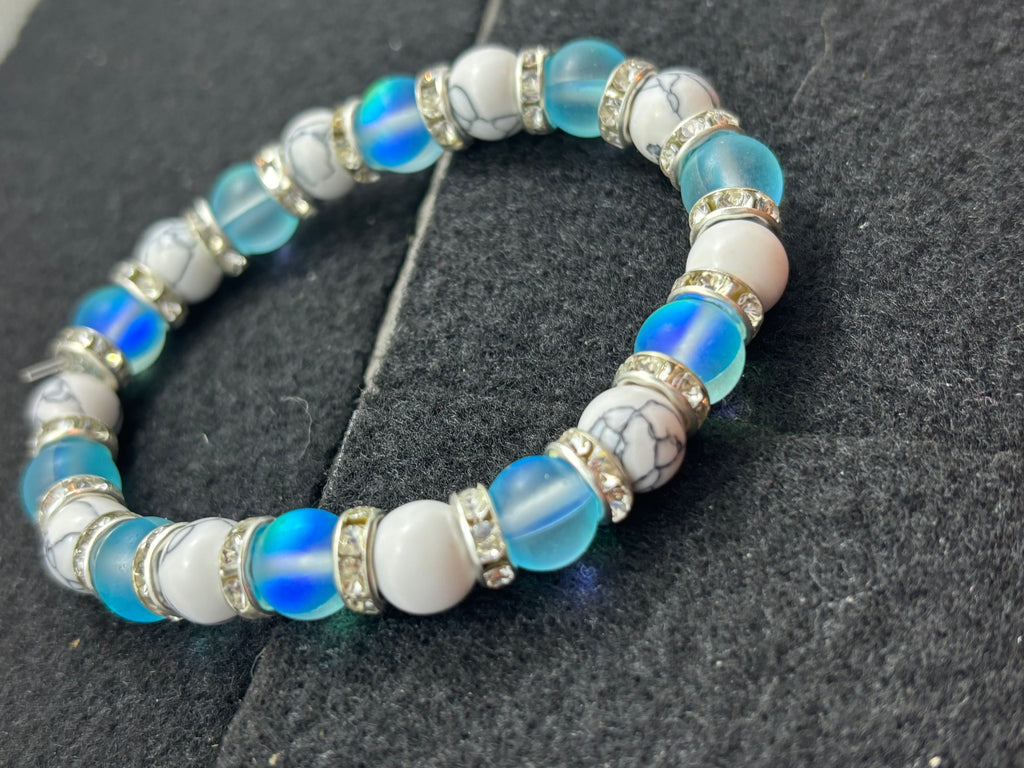 How Lite and Teal Glowing Mermaid beaded Bracelet