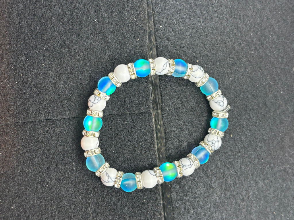 How Lite and Teal Glowing Mermaid beaded Bracelet