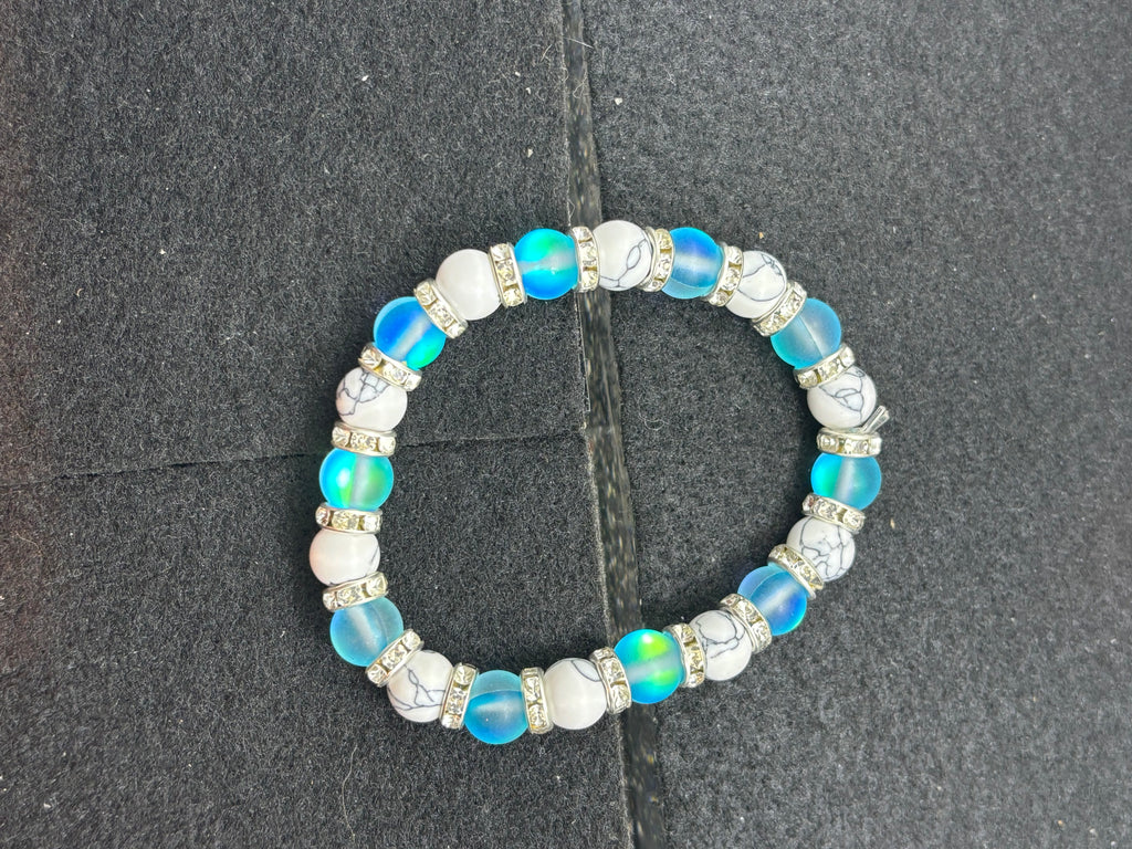 How Lite and Teal Glowing Mermaid beaded Bracelet