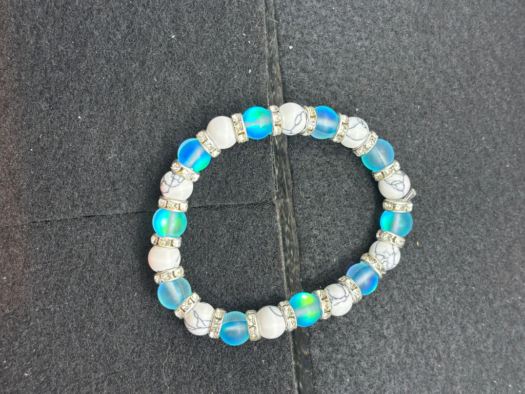 How Lite and Teal Glowing Mermaid beaded Bracelet