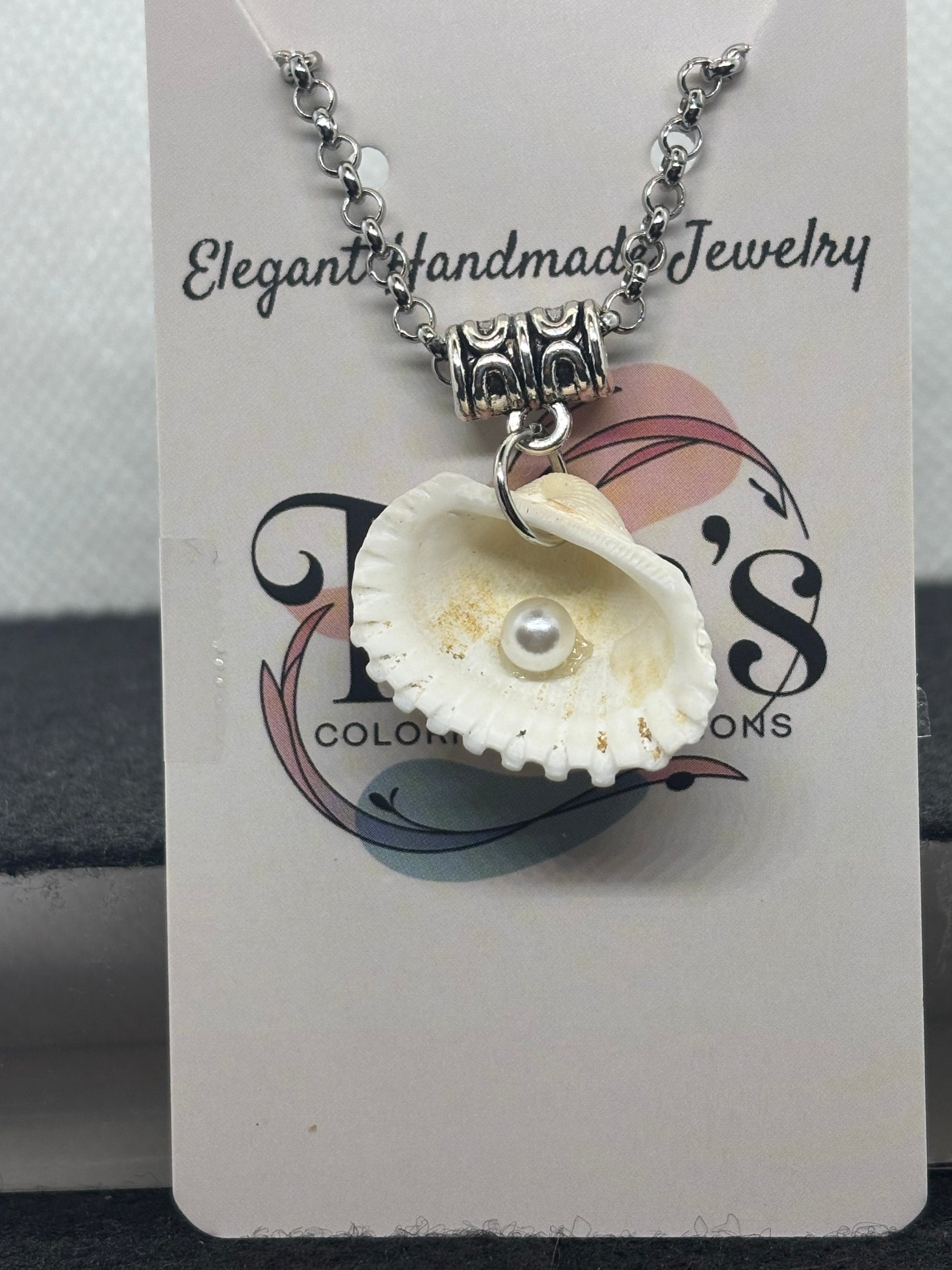 Seashell Necklace with pearl accent
