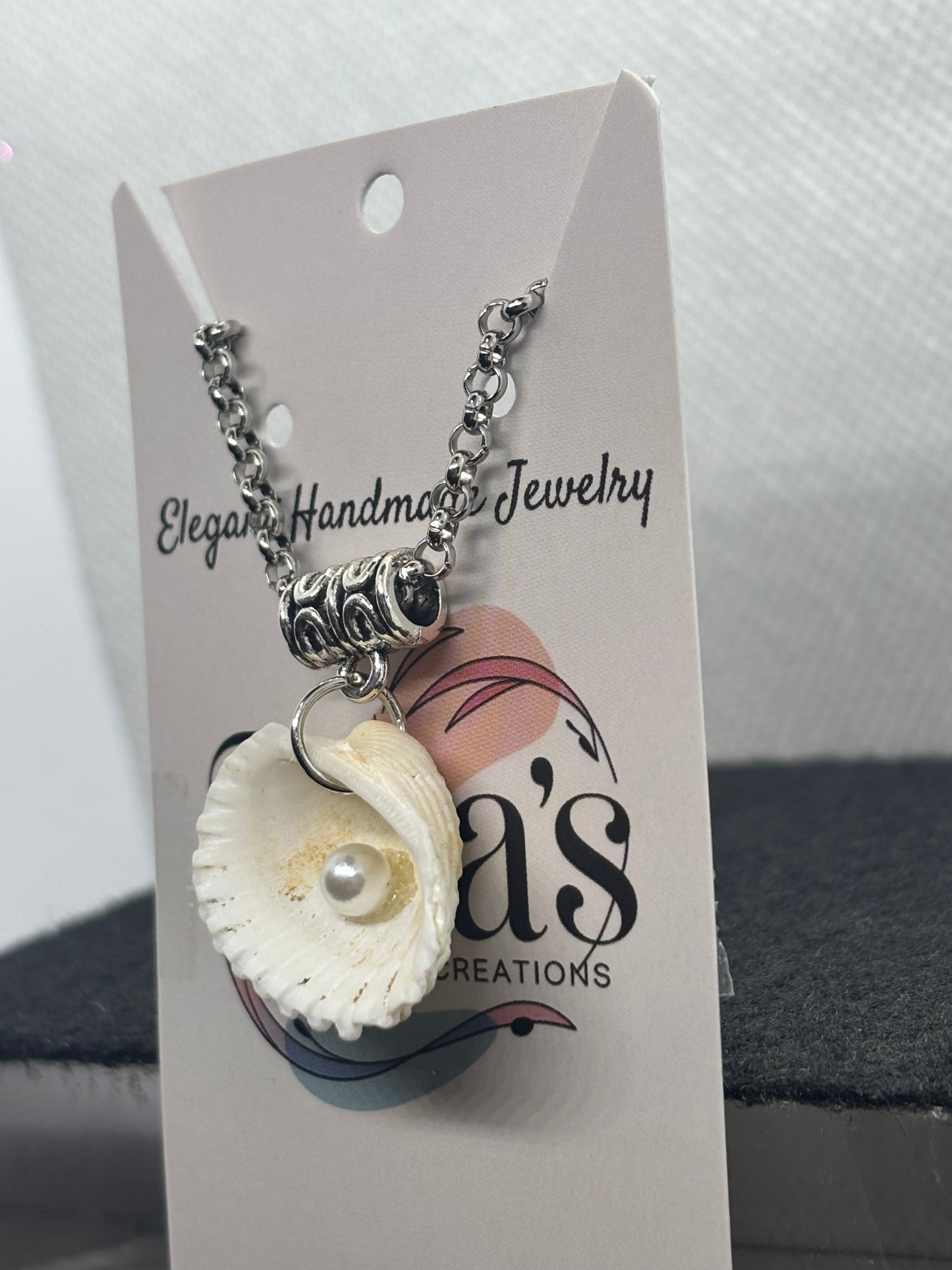 Seashell Necklace with pearl accent