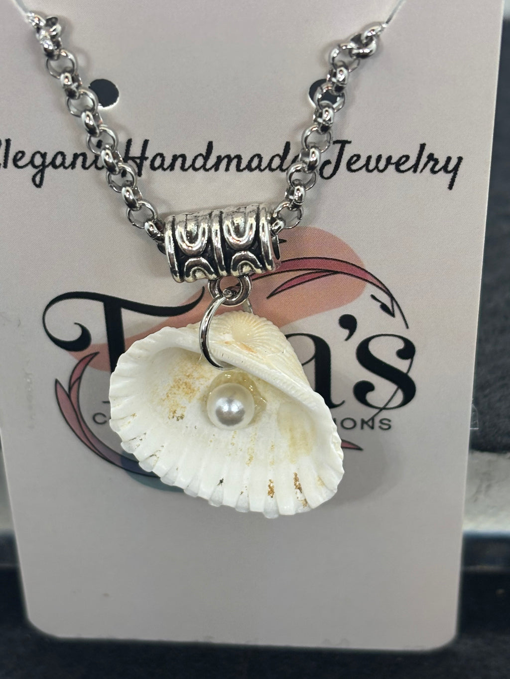 Seashell Necklace with pearl accent