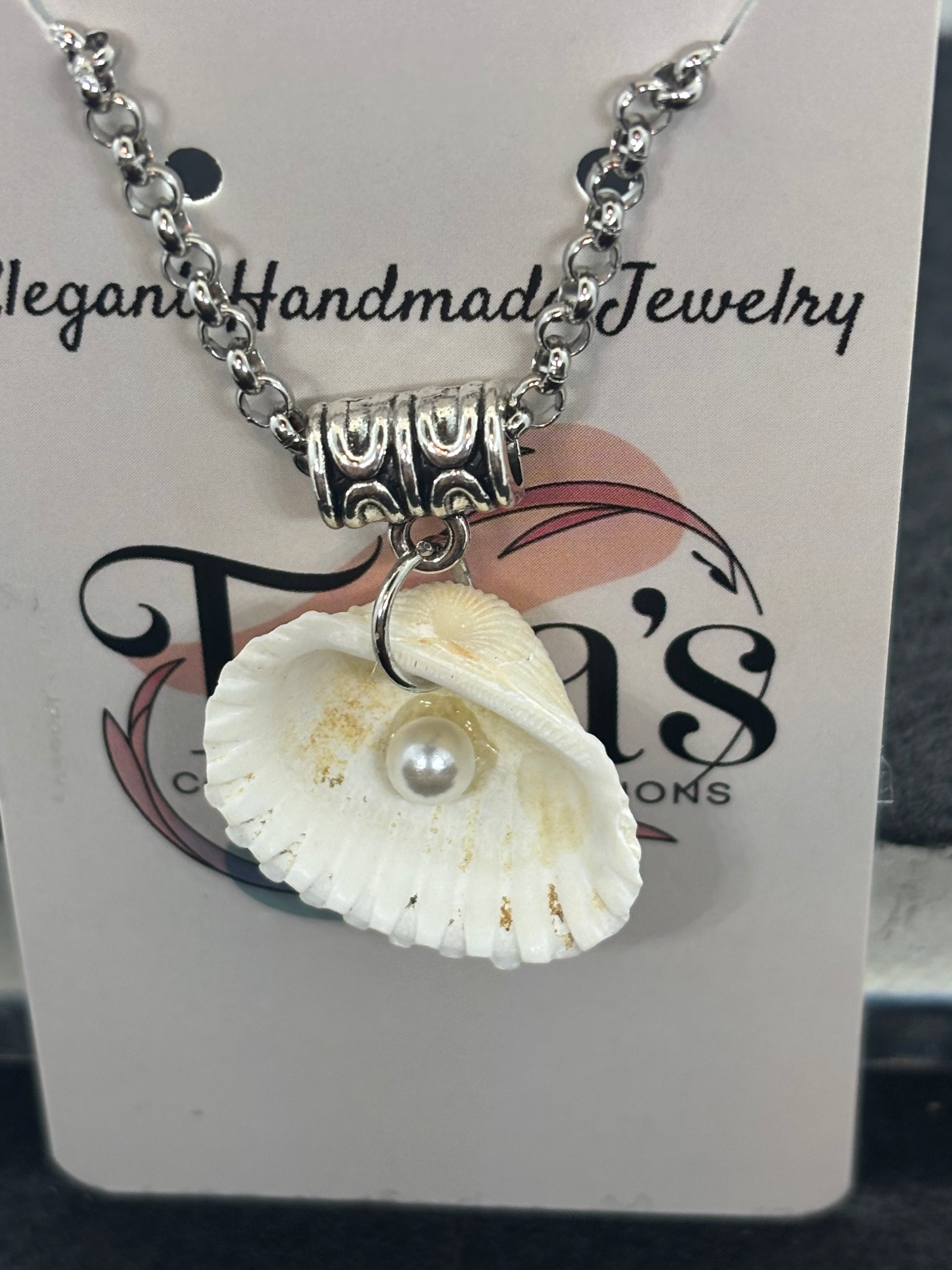 Seashell Necklace with pearl accent