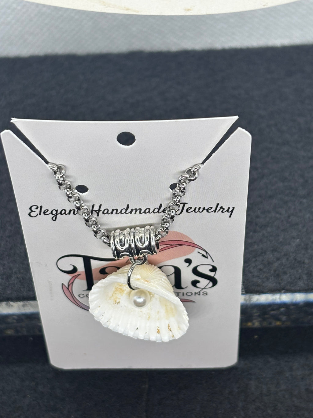 Seashell Necklace with pearl accent