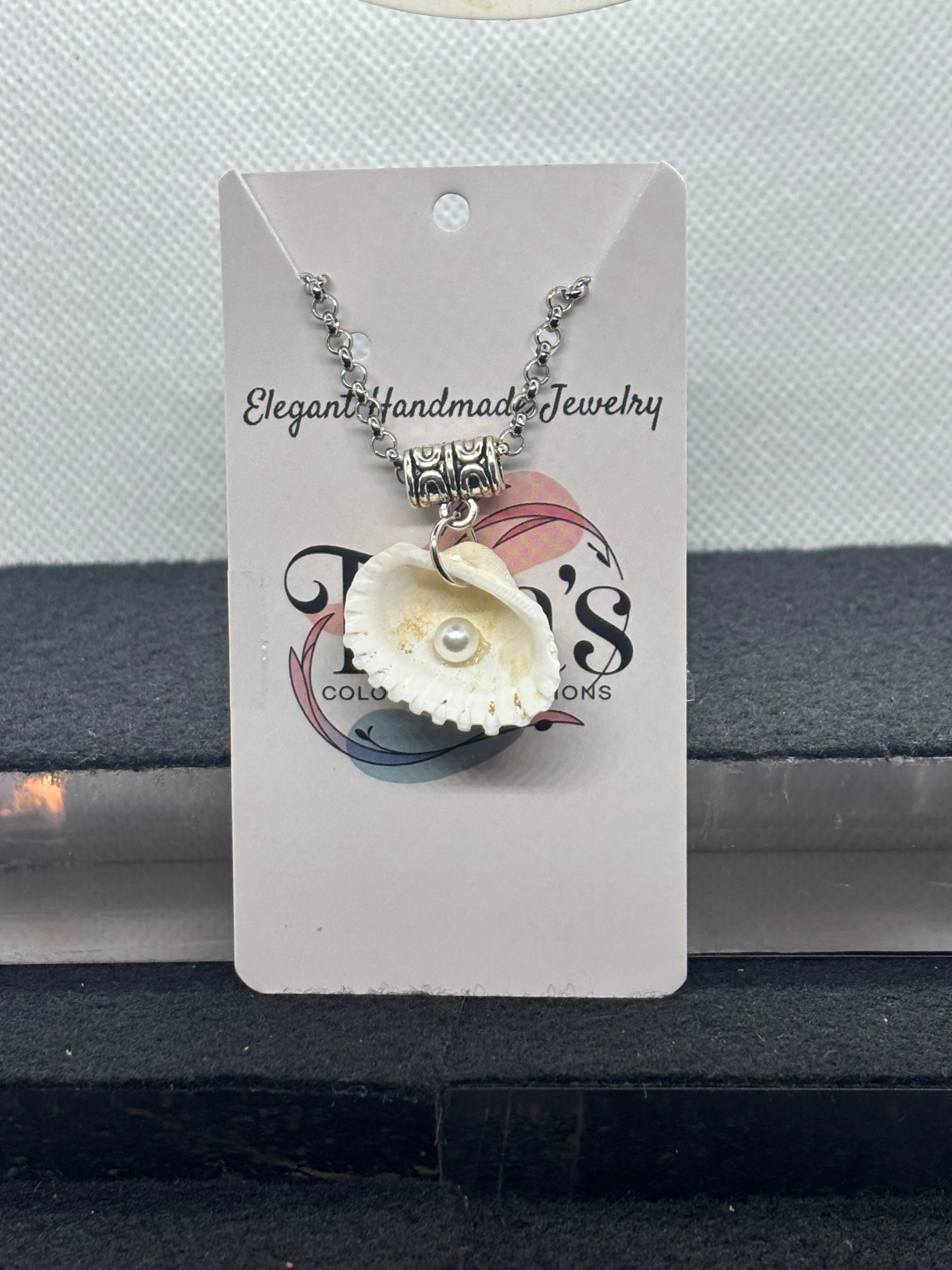Seashell Necklace with pearl accent