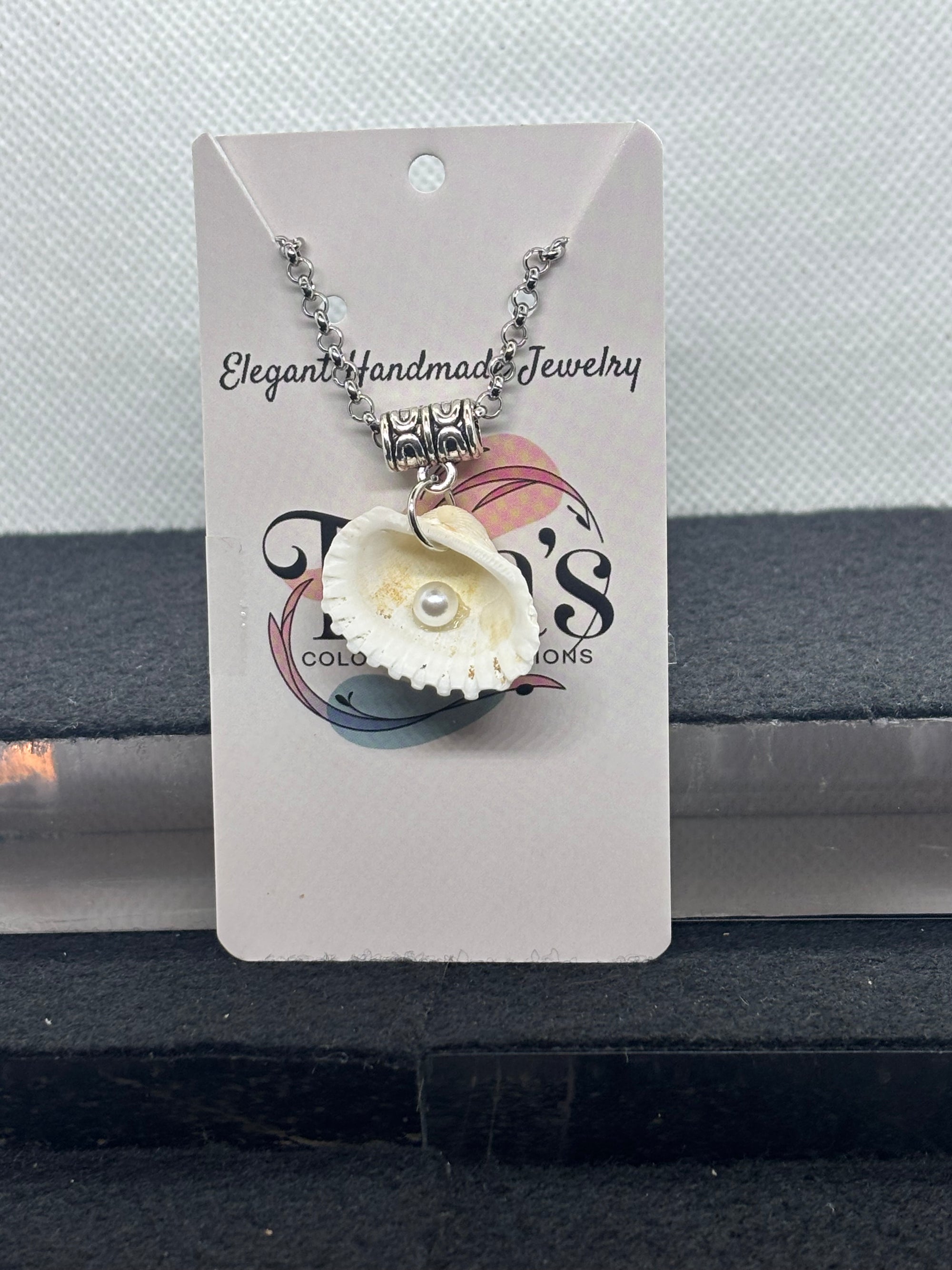 Seashell Necklace with pearl accent